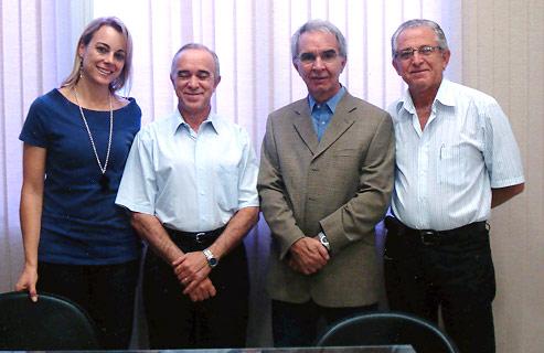 Da esquerda para a direita: Profª. Drª Melissa Franchini Cavalcante Bandos, responsável pelo IPES; Prof. Dr. Alfredo José Machado Neto, Reitor do Uni-FACEF; Dr. Antônio Carlos Borges, professor economista da Federação do Comércio do Estado de São Paulo (FECOMÉRCIO); e Sr. Michel Saad, presidente do Sindicato do Comércio Varejista de Franca