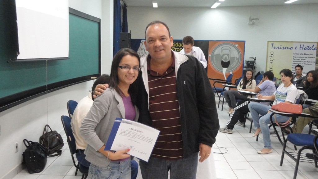 Curso de Ciências Econômicas homenageia melhores alunos do 2º semestre de 2011