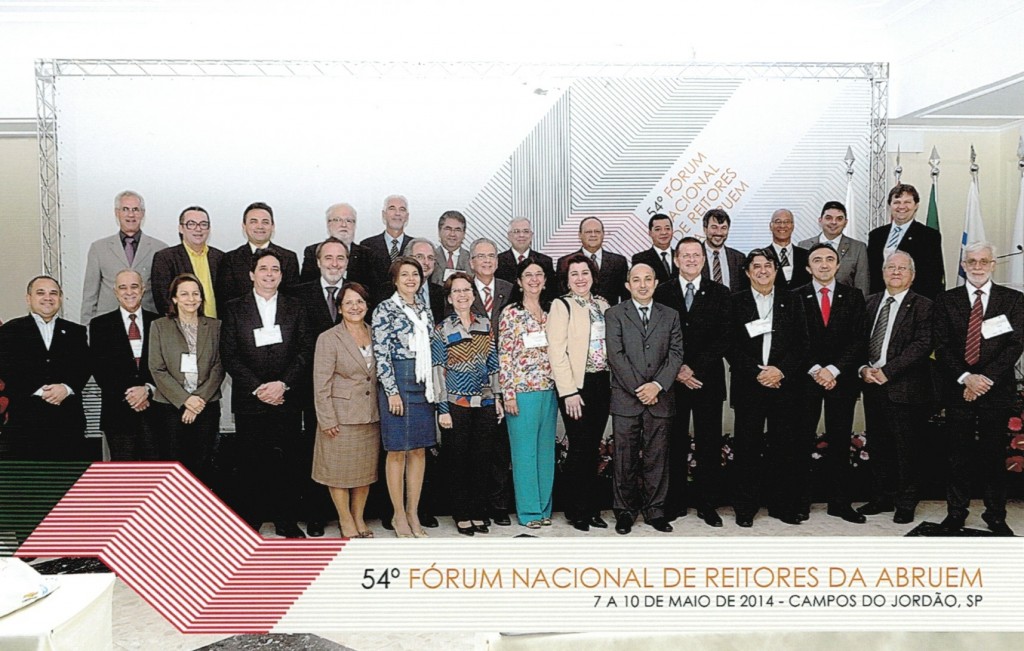 Prof. Dr. Alfredo José Machado Neto (seg., da esq. para a dir, na fileira de baixo), participou do 54º Fórum ABRUEM.