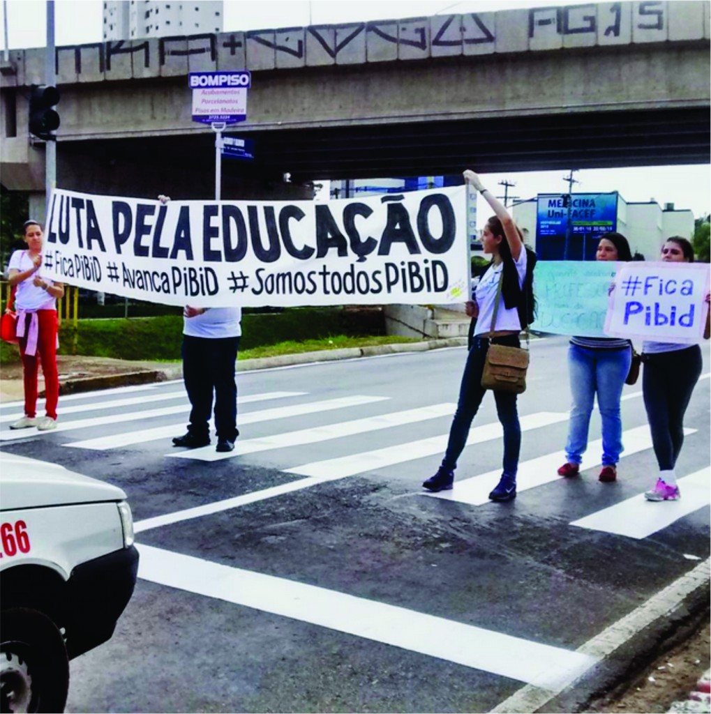 Alunos do Uni-FACEF buscam apoio da comunidade para o PIBID