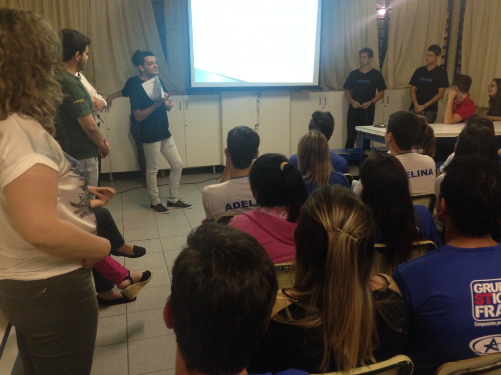 Estudantes do Uni-FACEF visitam E.E. Adelina Pasquino Cassis