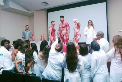 Bodypainting em aula de Anatomia