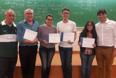 Estudantes recebem certificados por desempenho