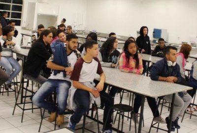 Uni-FACEF recebe estudantes da Escola Estadual Profa. Laura de Mello Franco