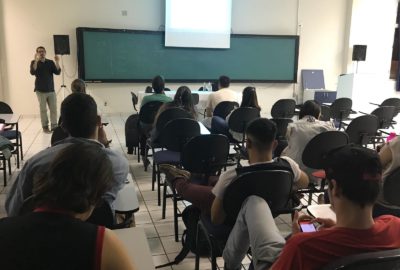 Estudantes de Publicidade e Propaganda recebem Rodrigo Stocco no Uni-FACEF