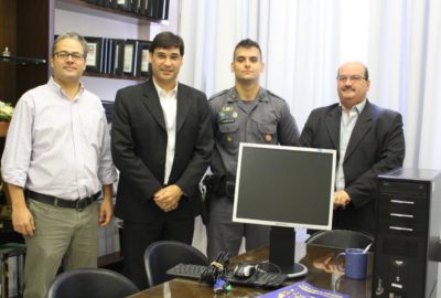 Uni-FACEF faz doação de computador para Polícia Militar