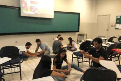 Dinâmica em sala de aula da Administração, para trabalhar escassez e recursos na economia