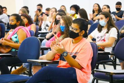 Estudantes do Senac-Franca visitam Uni-FACEF