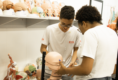 Estudantes do SESI-Franca visitam Uni-FACEF e vivem a experiência de um universitário