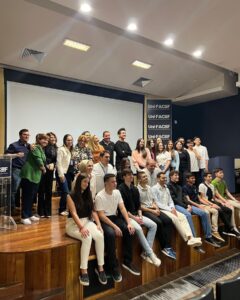 Noite de apresentação de projetos de estudantes do ensino médio no UniFACEF