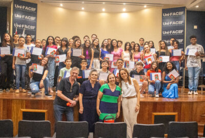 UniFACEF celebra formatura de crianças do Curso de Informática, realizado em parceria com o Instituto Pró-Criança