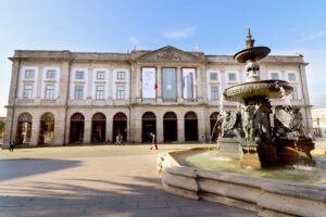Universidade do Porto está com inscrições abertas para interessados do UniFACEF em cursar semestre letivo em Portugal