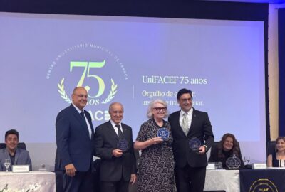 UniFACEF celebra 75 anos com cerimônia marcada por homenagens, memória institucional e projeção de futuro