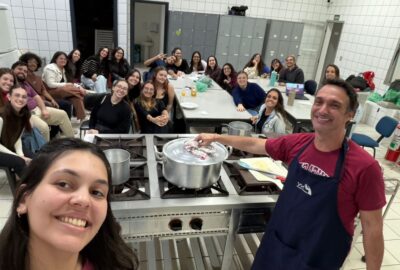 Estudantes de Publicidade e Propaganda, do UniFACEF, promovem jantar temático como atividade prática de gestão e planejamento